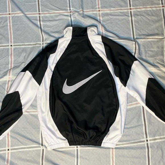 Sweatshirt - Picture 2 of 4